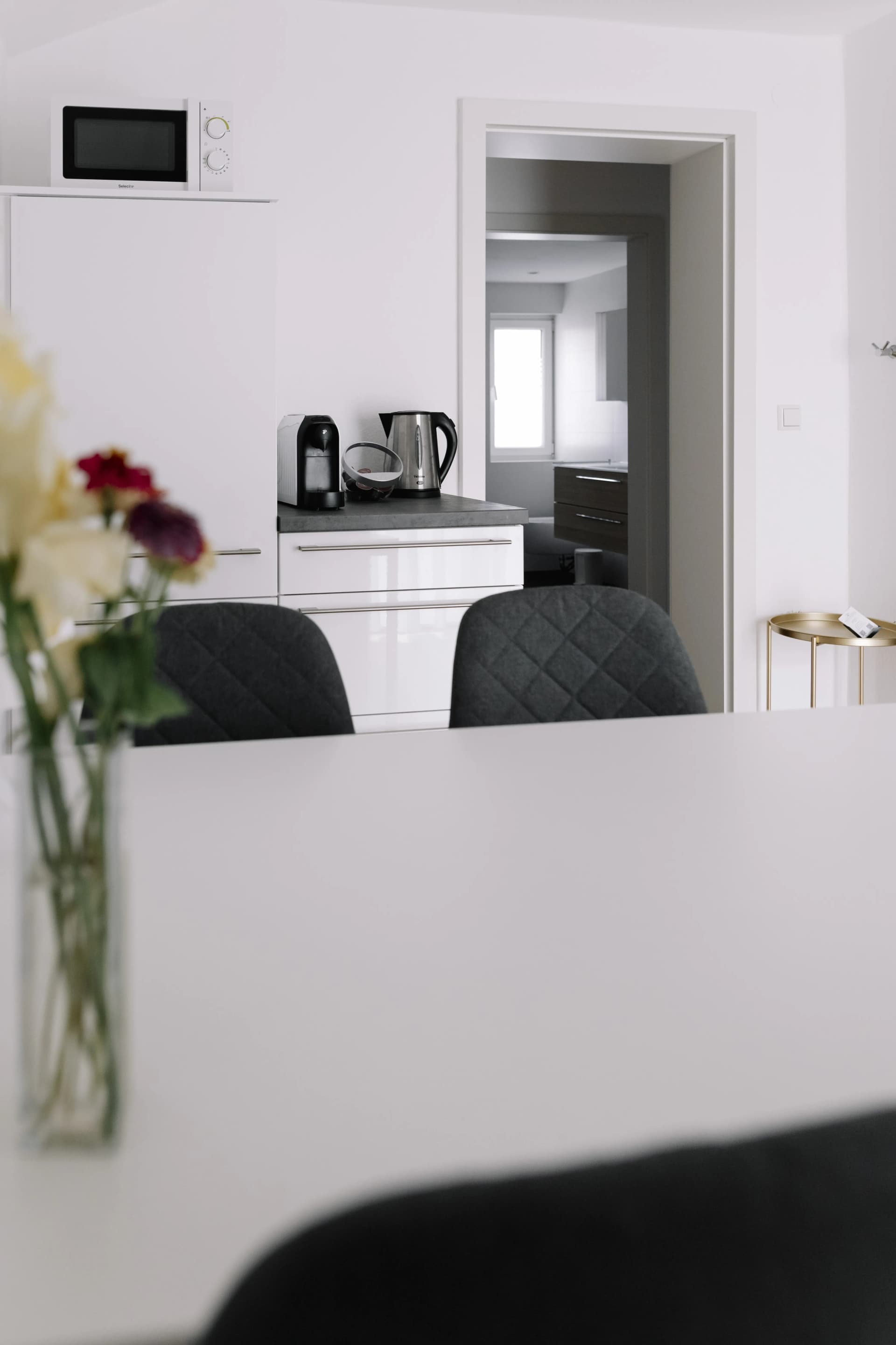 Summer landscape surrounding Haus Montis apartments with hiking trails and green meadows